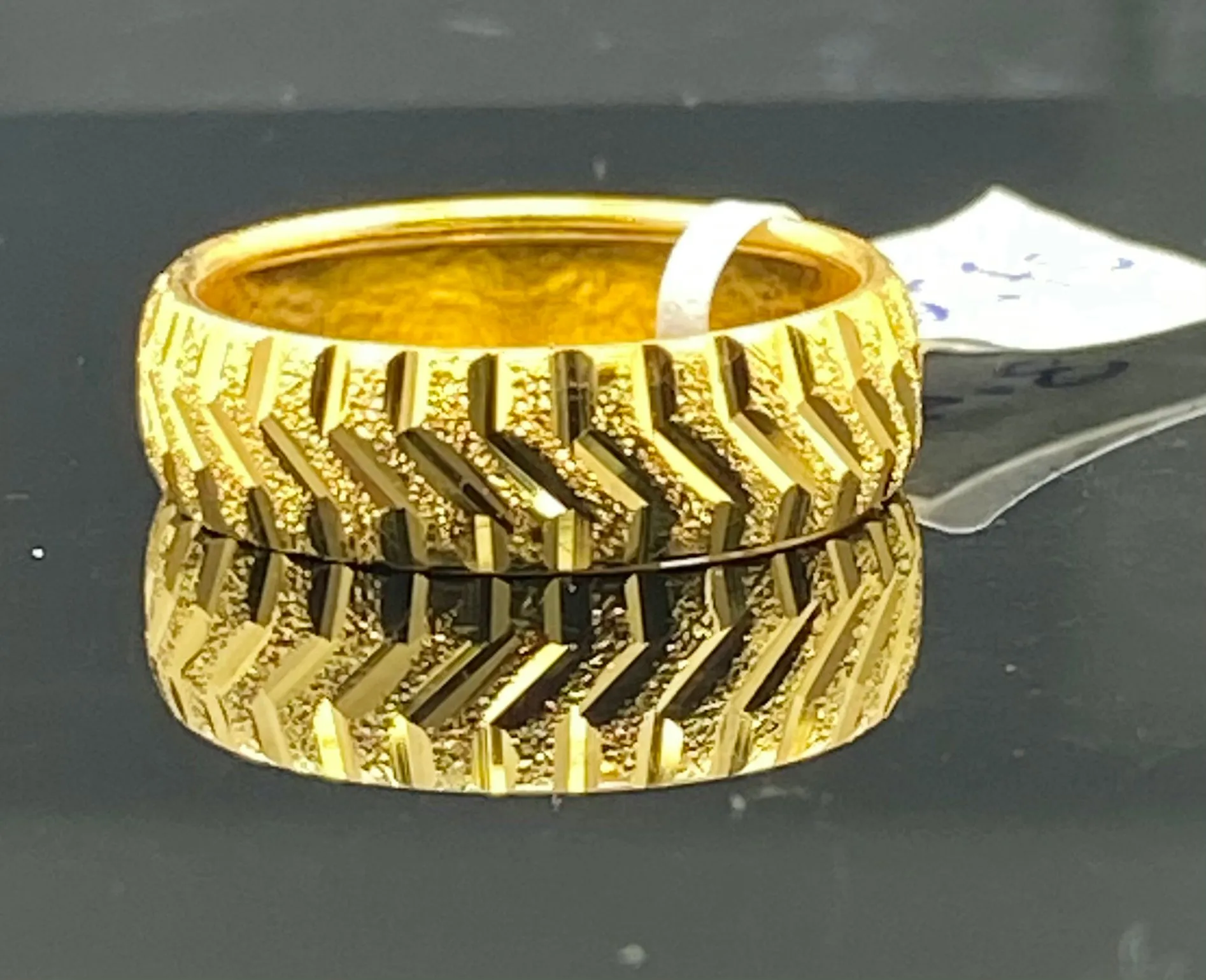 22k Solid Gold Ring Band Diamond Shimmer Diamond Cut Unisex Design R2570