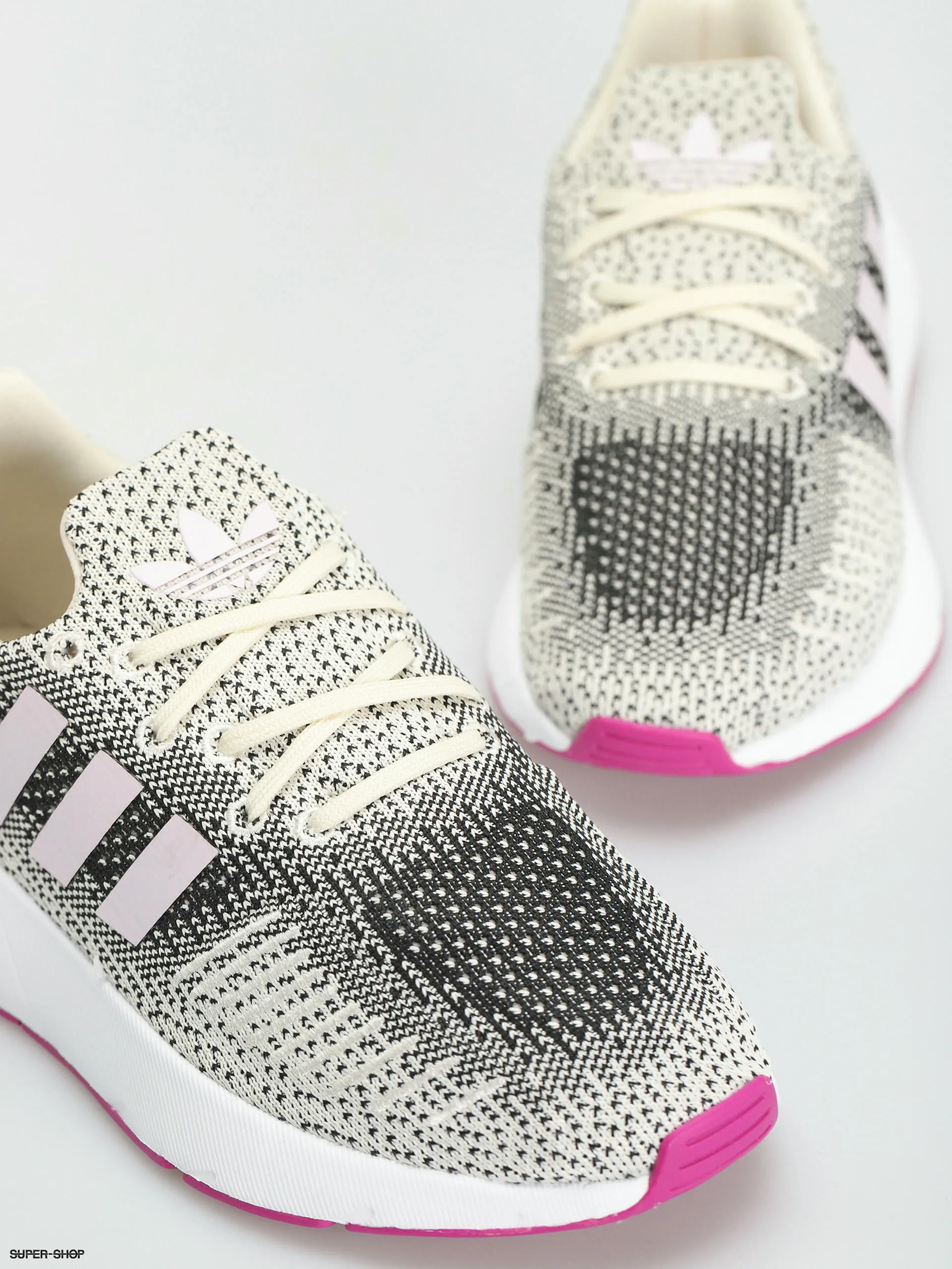 adidas Originals Swift Run 22 W Shoes Wmn (cwhite/clpink/vivpnk)