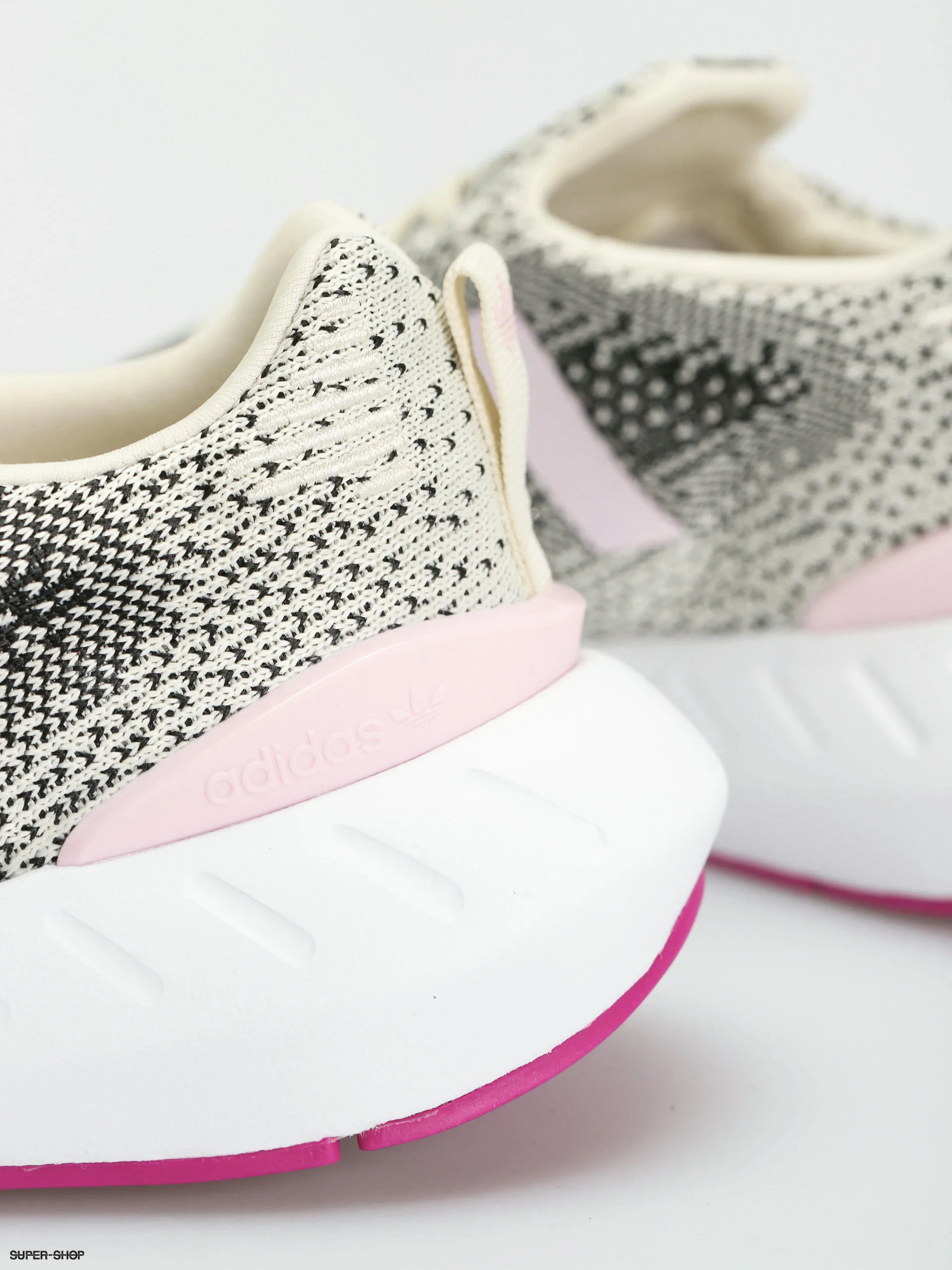 adidas Originals Swift Run 22 W Shoes Wmn (cwhite/clpink/vivpnk)