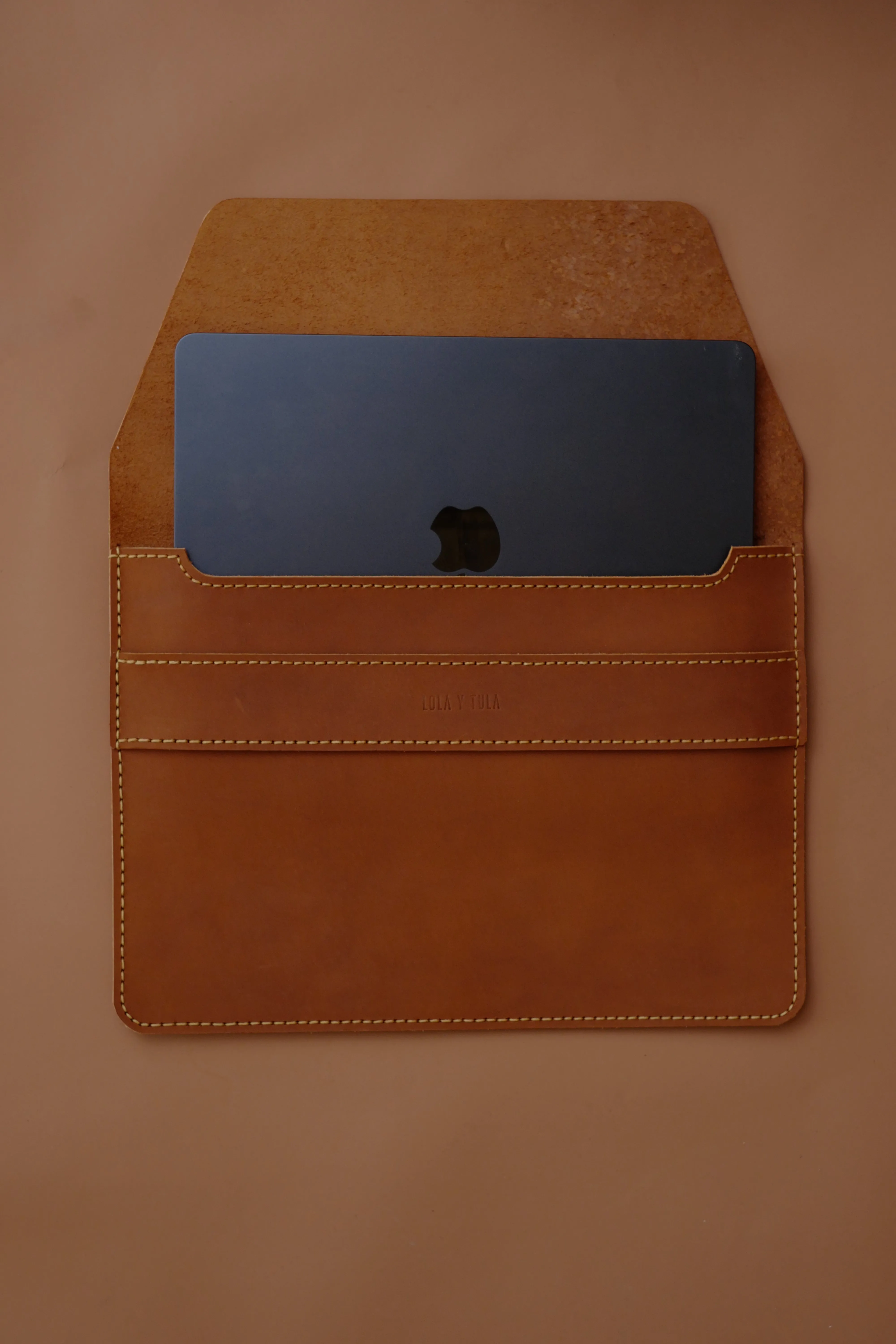 LEATHER LAPTOP SLEEVE // CAMEL